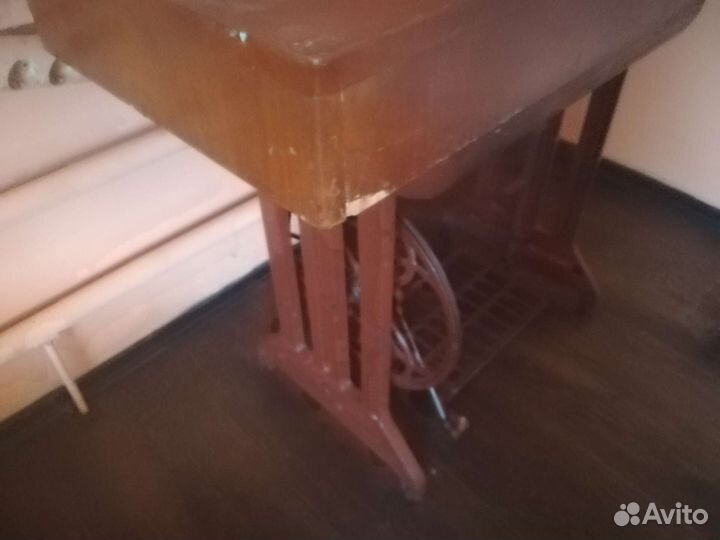 Станина со швейной машиной