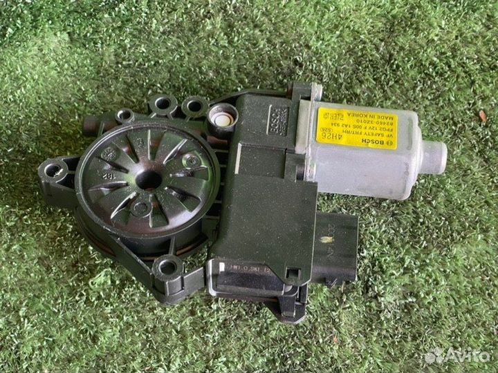 Моторчик стеклоподъемника передний правый Hyundai