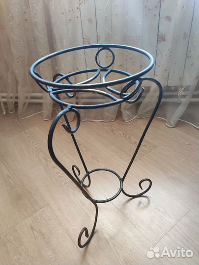 Подставки для цветов кованые