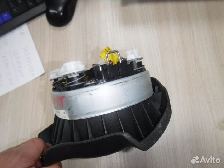 Подушка безопасности водителя Volkswagen Jetta 6