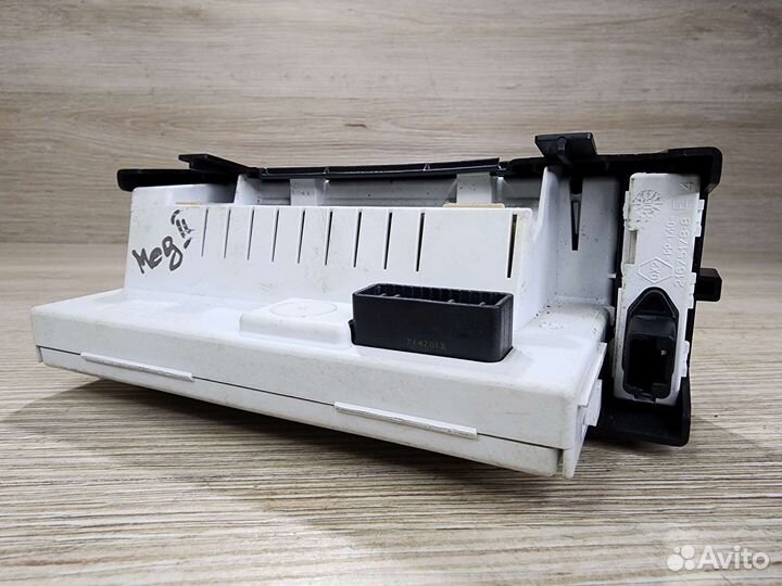 Дисплей информационный Renault Megan II