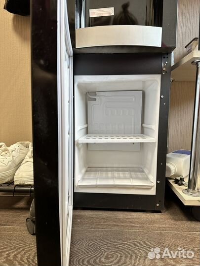 Кулер для воды с холодильничком