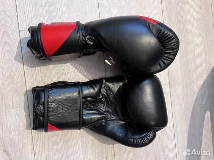 Боксерские перчатки