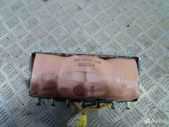 Подушка безопасности пассажирская (в торпедо) Mazd