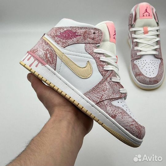 Кроссовки женские Nike Air Jordan 1