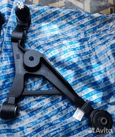 Рычаг передней подвески Сайбер, Стратус новые