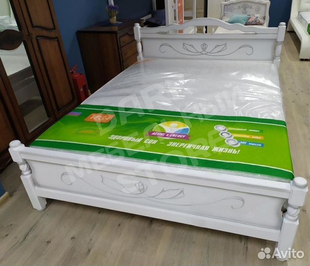 Кровать массив