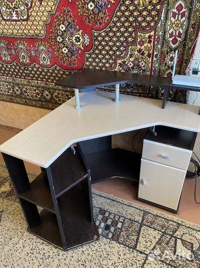 Компьютерный стол