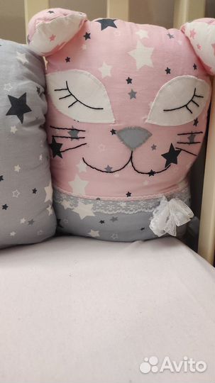 Бортики игрушки подушки в детскую кроватку