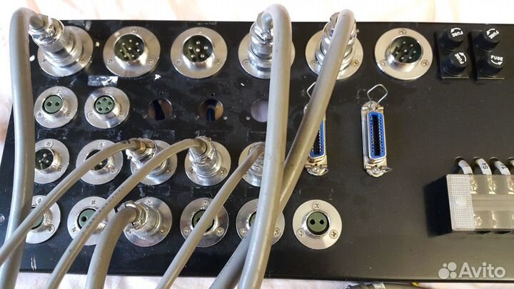 Кабель с вилкой и ответное гнездо