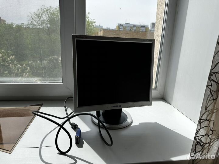 Монитор samsung 710n