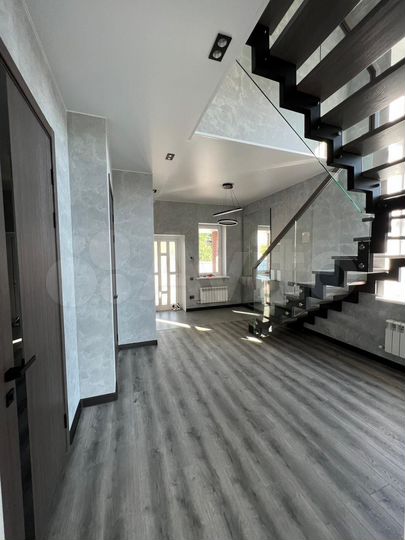 Дом 180 м² на участке 8 сот.