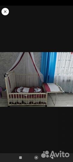 Кровать с балдахином и люлькой. Есть матрас