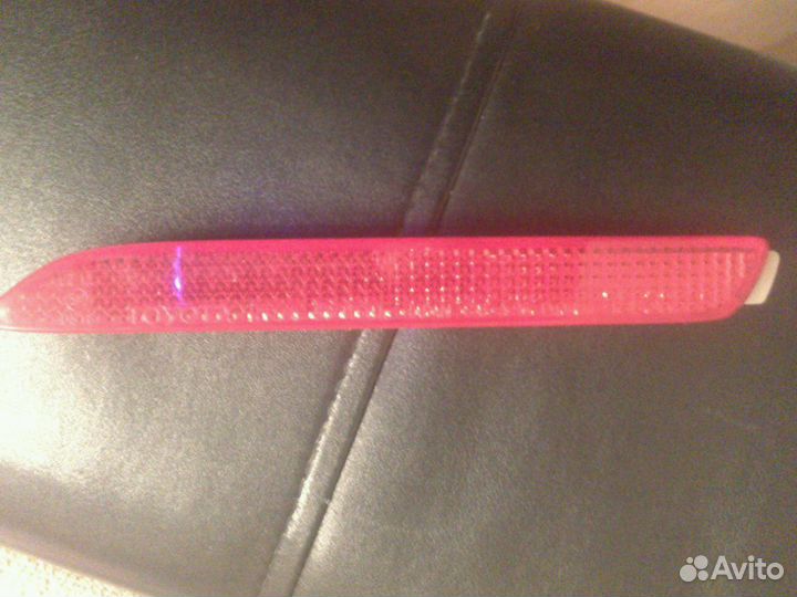 Отражатель в задний бампер Тойота Ипсум асм 21