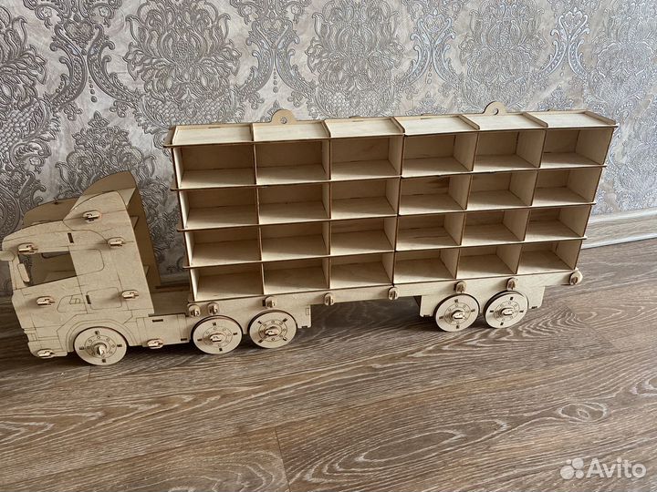 Грузовик-гараж