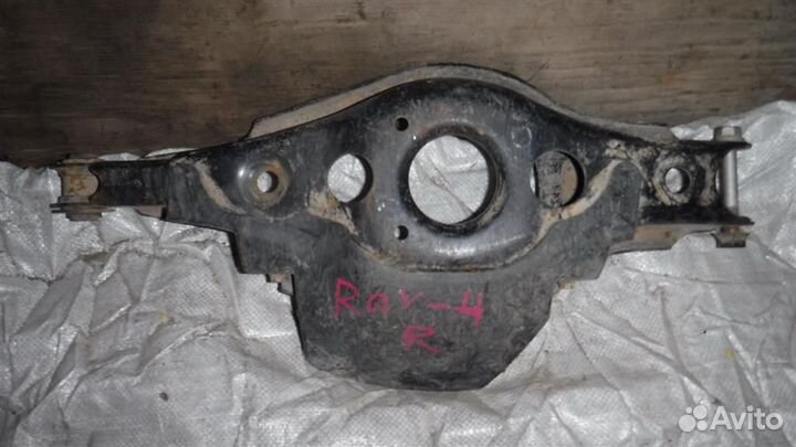 Рычаг задний поперечный правый Toyota RAV4 (XA30)