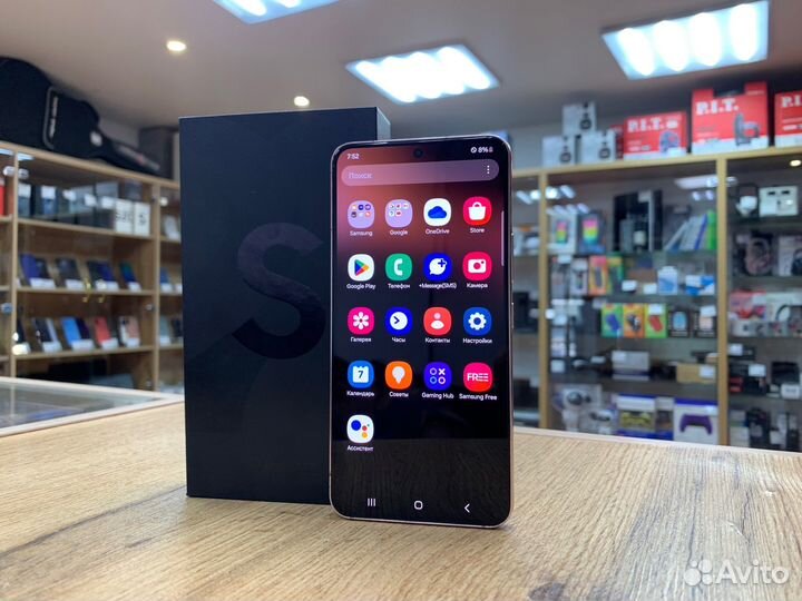 Samsung Galaxy S22, 8/256 ГБ