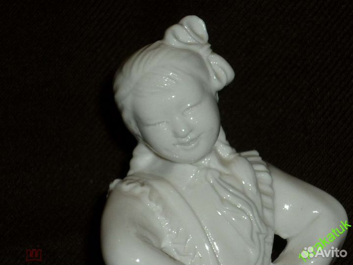 Танцующая девочка китаянка пионерка Старый китай