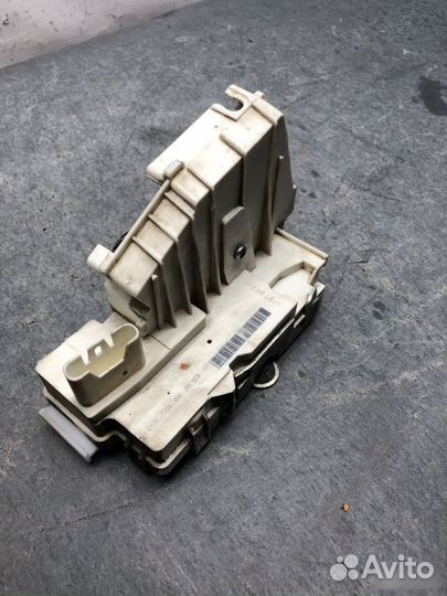 Замок двери передний правый Mercedes M W164