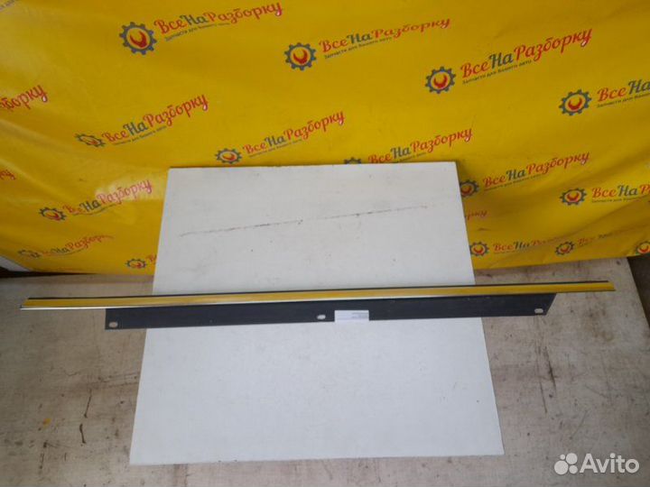 Молдинг стекла задний правый Audi Q7 2005-2009