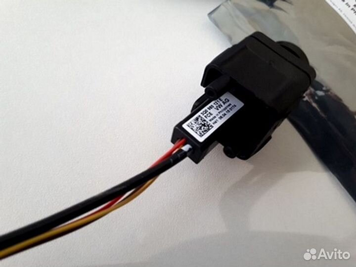 Камера заднего вида VAG 3Q0980121E