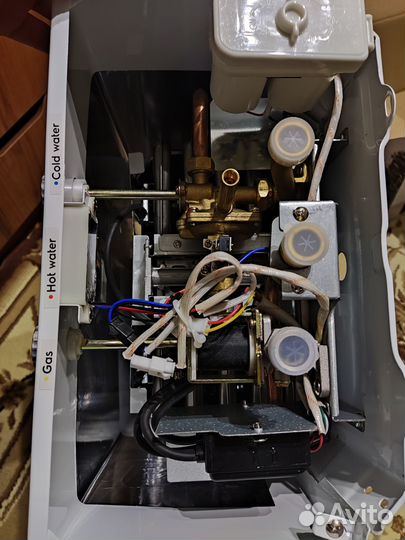 Продам газовый водонагреватель