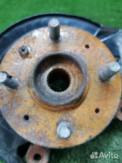 Ступица передняя левая Honda Civic EU1