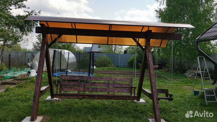 Садовые качели из дерева