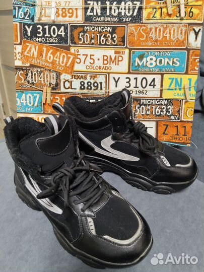 Кроссовки женские