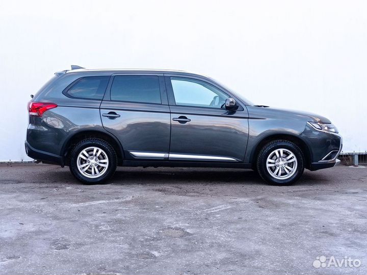 Mitsubishi Outlander 2.0 CVT, 2018, 140 300 км