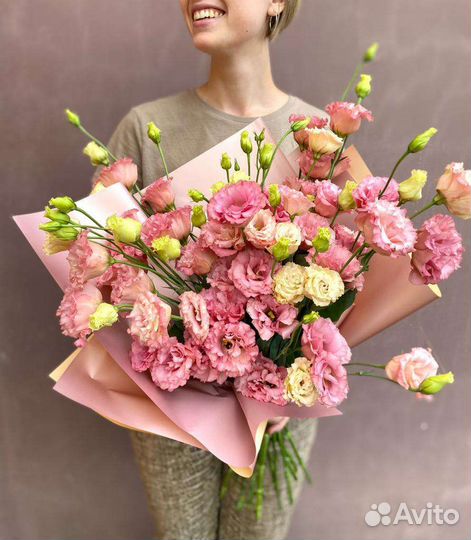 Букеты из эустомы (лизиантуса)