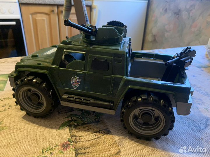 Игрушечный танк