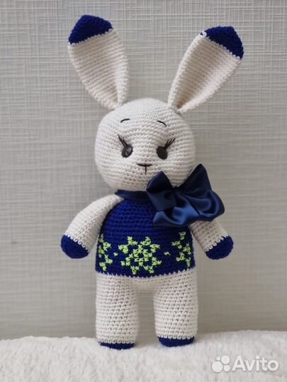 Игрушка заяц связанный крючком