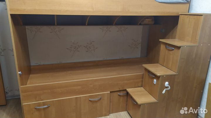 Двухъярусная кровать с лестницей с ящиками