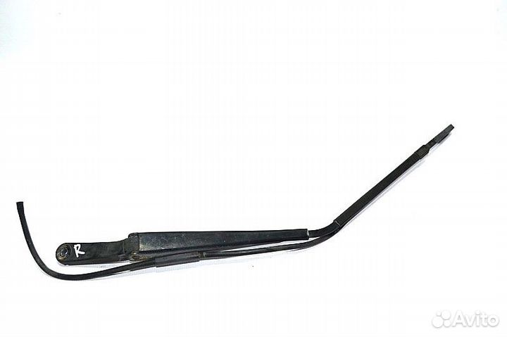 Поводок/Дворникодержатель лобовое стекло, правый D