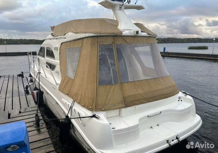 Моторная яхта Sealine 330 Flyer