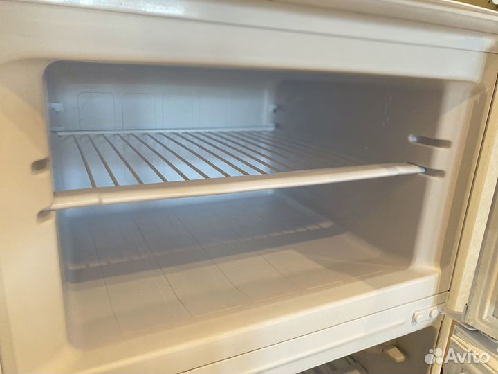 Холодильник indesit