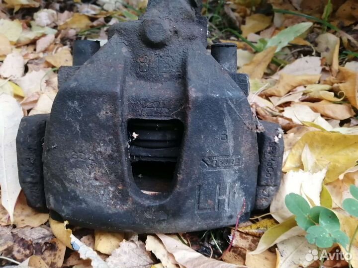 Суппорт передний Форд Фокус 3