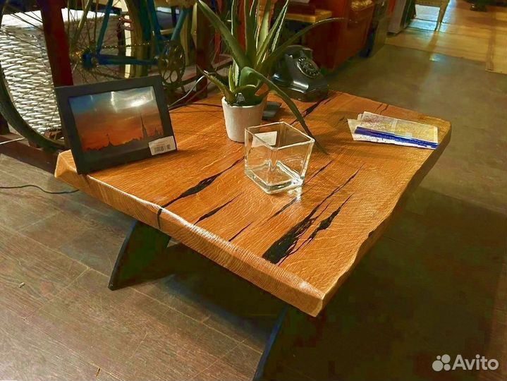 Низкий столик из массива