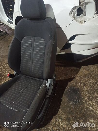 Сиденье (переднее, левое) (Kia K5 III)