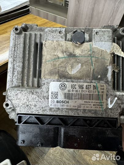 Блок управления двигателем 03C906027BA Volkswagen