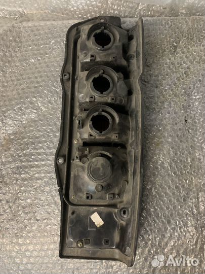 Фонарь задний левый Toyota Hiace 85 год