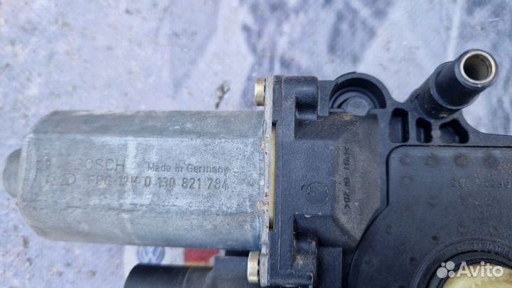 Мотор стеклоподъемника задний левый Audi A6 C5 AKE