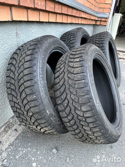 Bridgestone Blizzak Spike-01 215/55 R17 98T