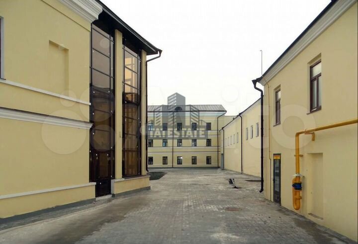 Сдается 1 ый этаж, в центре города 413м²