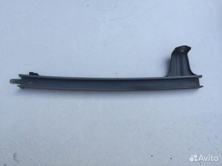 Направляющая стекла двери Toyota Land Cruiser