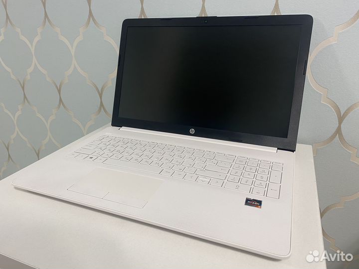 Ноутбук HP (белый) 15.6