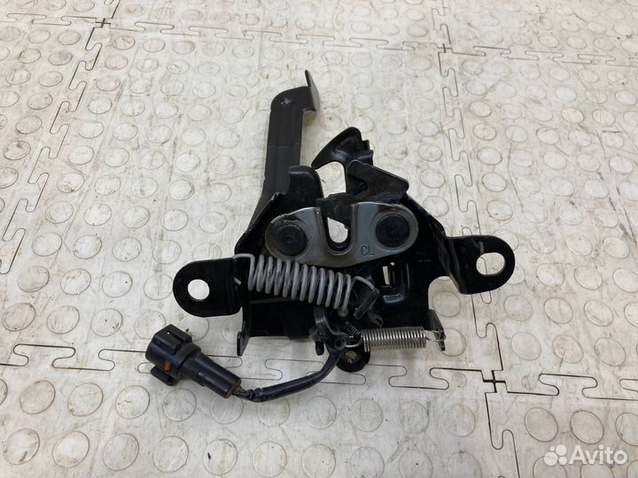 Замок капота Toyota Land Cruiser 300 2021