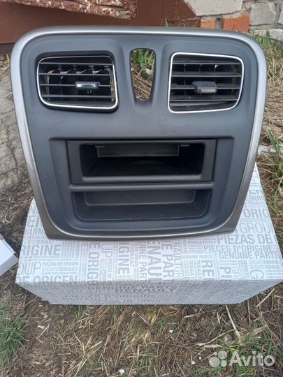 Панель от магнитолы на Renault