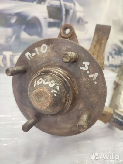 Кулак задний Nissan Primera P10